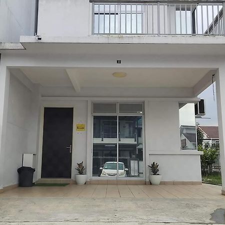 Homestay Greenway Пасир-Гуданг Экстерьер фото