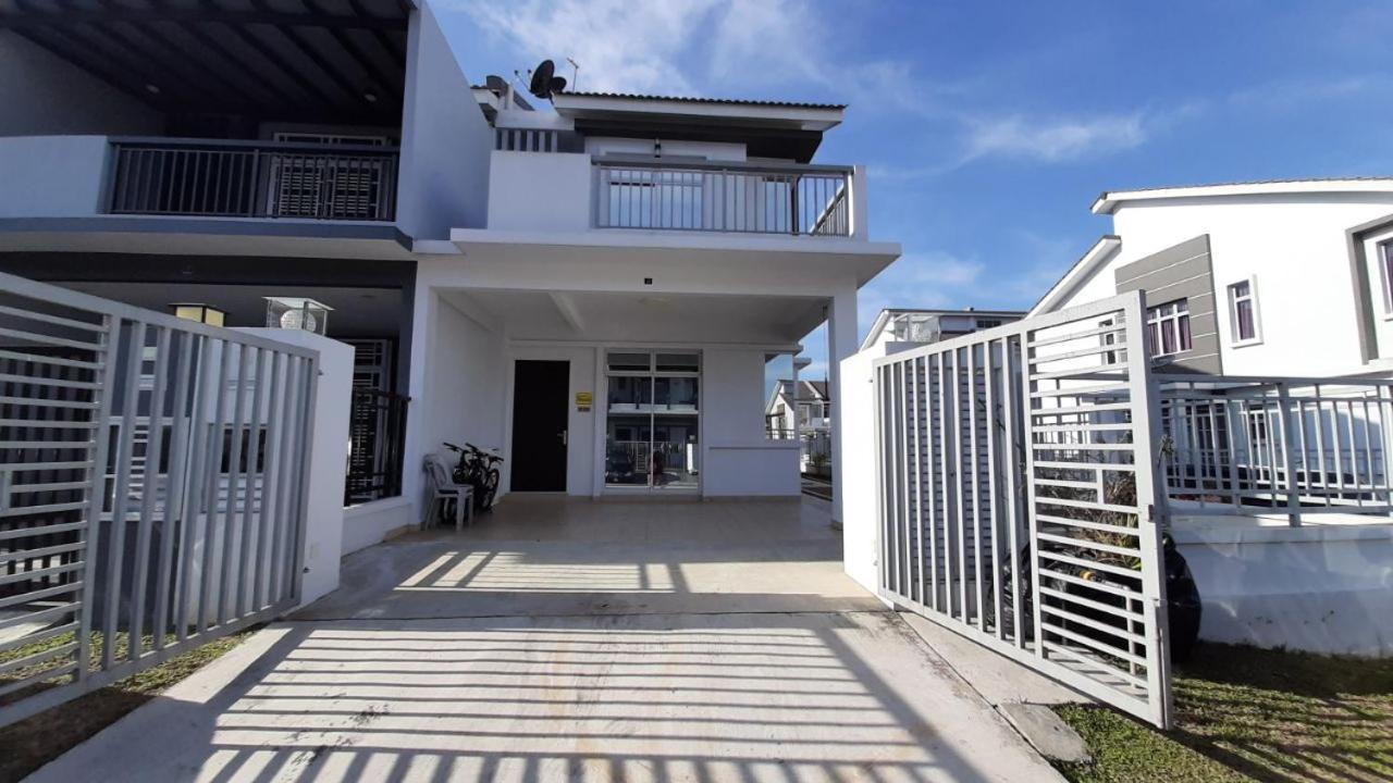 Homestay Greenway Пасир-Гуданг Экстерьер фото